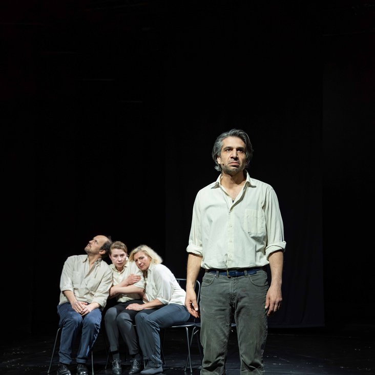 Das Ensemble von "71023" auf der Bühne