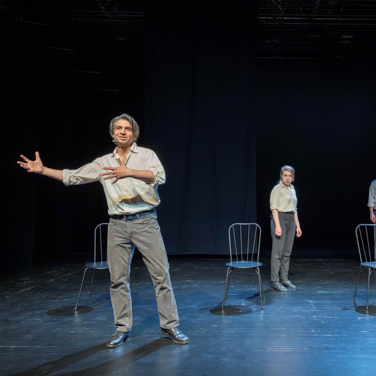 Das Ensemble von "71023" auf der Bühne